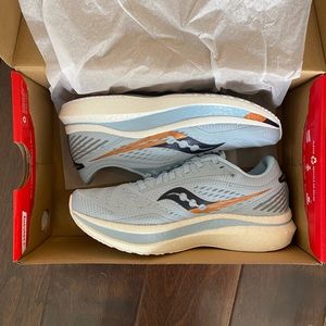 W’s Saucony Endorphin Speed Running Shoe -Size 8.5
